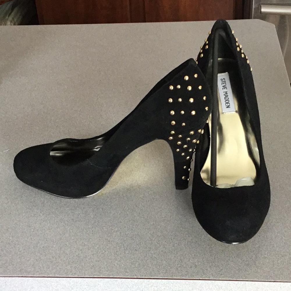 Steve Madden NEW blk Suede heels Gold studs. Sz9